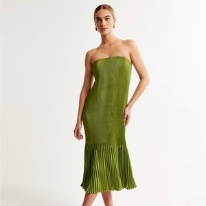 Green pleated dress, strapless with attachable straps